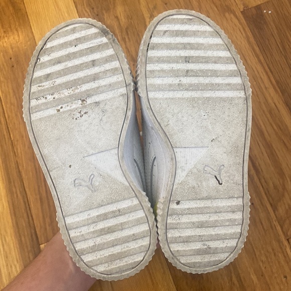 Puma Children’s White Sneakers Size 10 - Picture 6 of 8